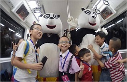 熊貓主題地鐵列車亮相成都啦！
