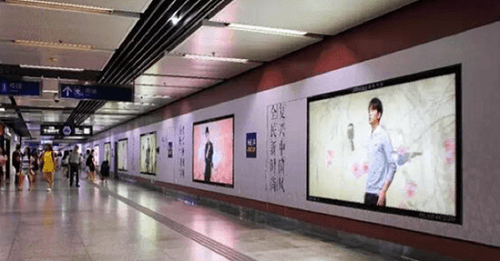 陳曉+裸眼3D驚現(xiàn)在地鐵櫥窗，還不趕緊去偶遇 ！