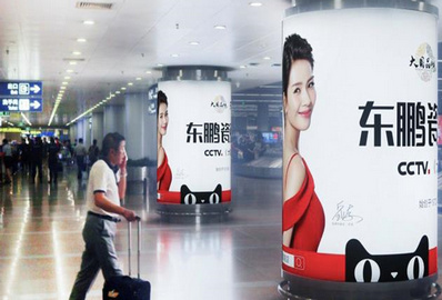 北京機場T2國內到達行李廳包柱燈箱廣告