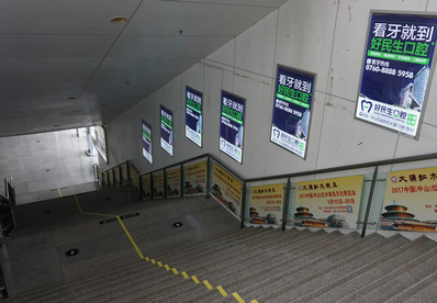 A1、B1電梯通道小燈箱廣告