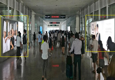 ?？跂|站到達(dá)出發(fā)廊橋墻體燈箱廣告