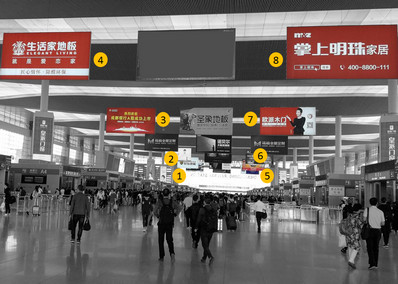 成都東站候車(chē)大廳中央懸掛式燈箱廣告