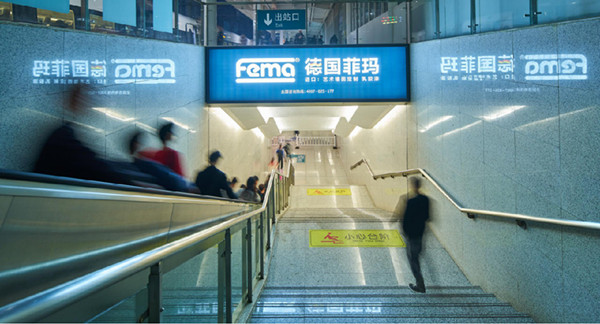 民權北高鐵站燈箱廣告