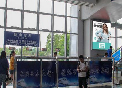 古鎮(zhèn)站A1、B1電梯通道旁包柱燈箱廣告
