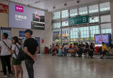 古鎮(zhèn)站售票廳近A、B進(jìn)出站口燈箱廣告