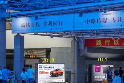小欖站BC、AD出站口之間燈箱廣告