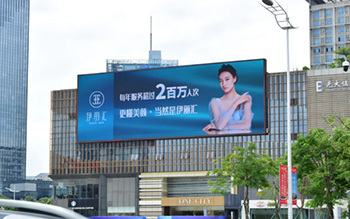 2020上半年戶外廣告投放刊例花費(fèi)688億元，市場(chǎng)恢復(fù)增長(zhǎng)態(tài)勢(shì)！