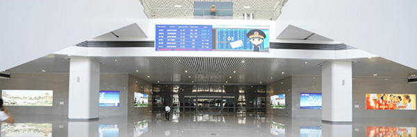 進站大廳燈箱