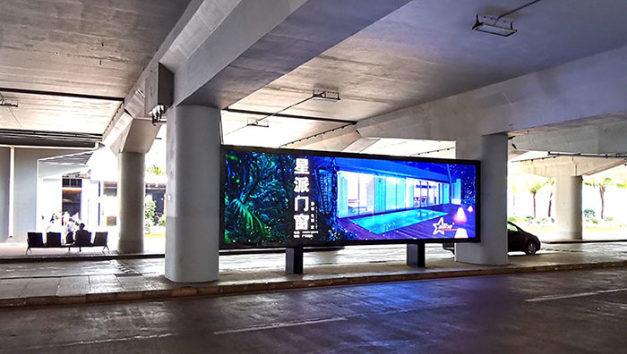 ?？跈C場到達區(qū)電子屏廣告1