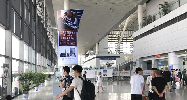 青島高鐵站廣告中進(jìn)站大廳燈箱媒體怎么樣？