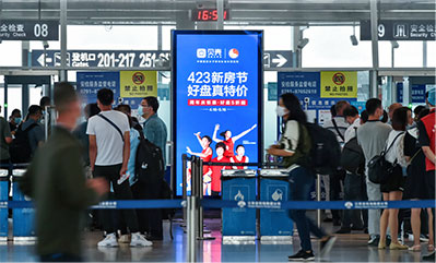 南昌機場T2國內出發(fā)安檢口獨立刷屏廣告