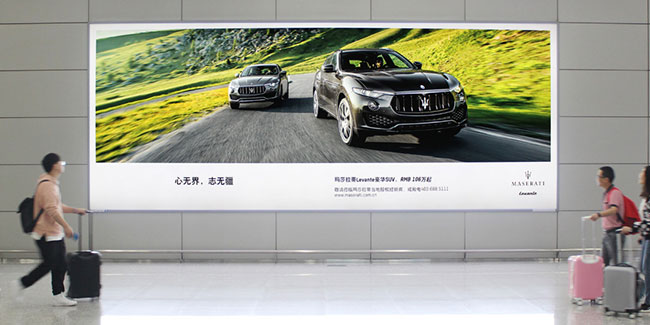 成都機(jī)場T2行李提取大廳巨型燈箱廣告