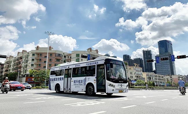 雍禾植發(fā)佛山公交車(chē)廣告1