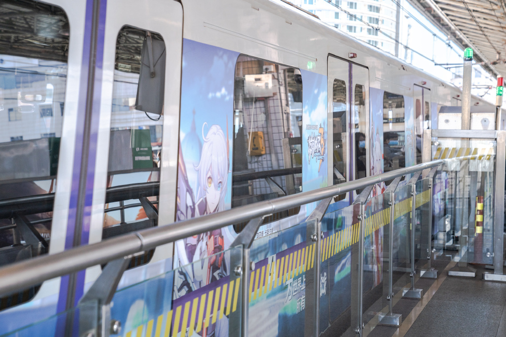 《崩壞3》主題地鐵「琪亞娜時(shí)光專列」亮相上海、深圳、成都地鐵列車廣告！