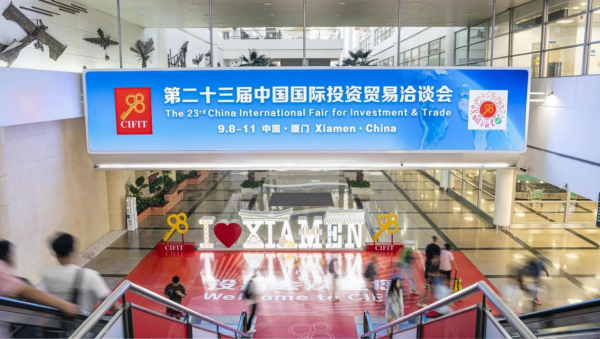 廈門機(jī)場最熱門廣告位？廈門機(jī)場到達(dá)迎賓廣告巨屏LED廣告牌價格