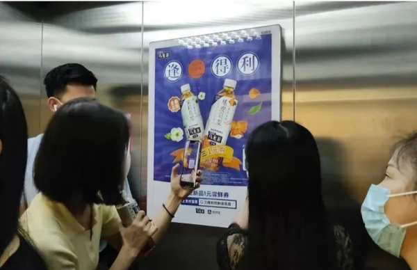 南寧電梯框架廣告價(jià)格多少錢？南寧電梯海報(bào)尺寸覆蓋樓盤區(qū)域優(yōu)勢(shì)