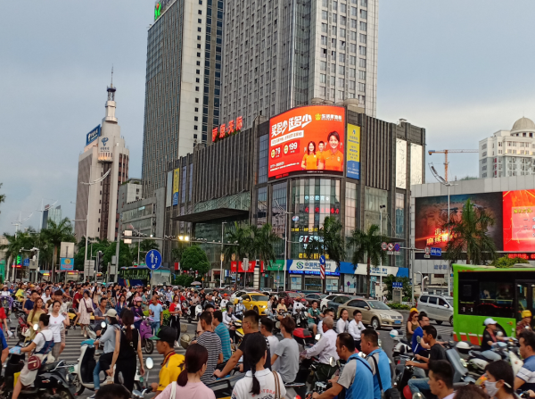 南寧LED大屏廣告價(jià)格？南寧民族大道麗原天際會(huì)展航洋城LED大屏廣告