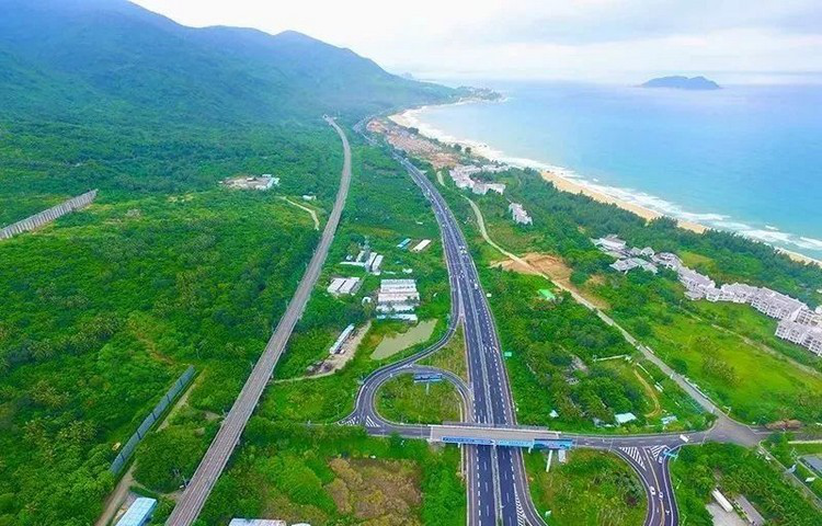 海南?？诟咚贅蝮w廣告價(jià)格？海南東線高速跨線橋大牌廣告位置優(yōu)勢(shì)