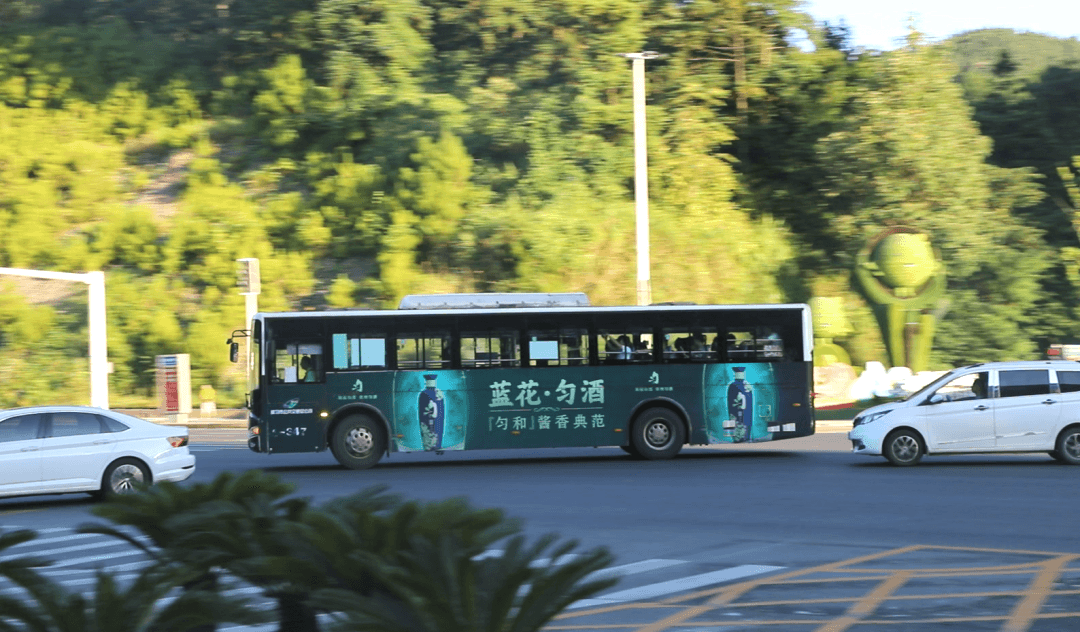 都勻公交車廣告價(jià)格收費(fèi)多少錢？都勻公交車身廣告線路案例圖