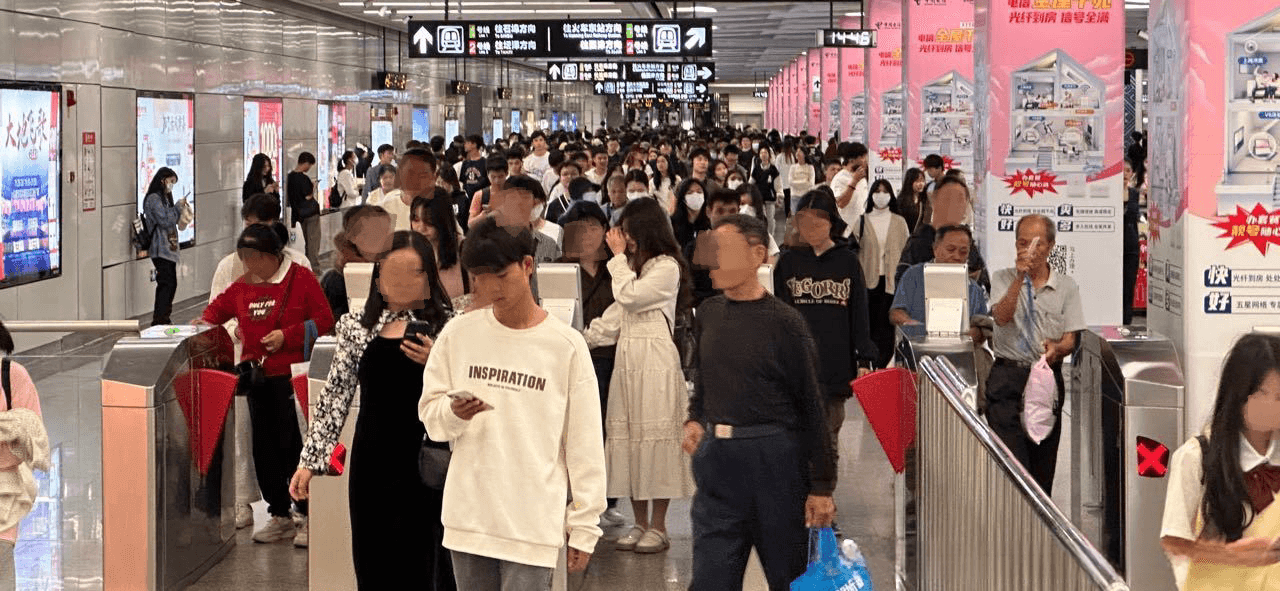 南寧地鐵廣告價(jià)格收費(fèi)多少錢？南寧地鐵朝陽廣場站站廳包柱廣告