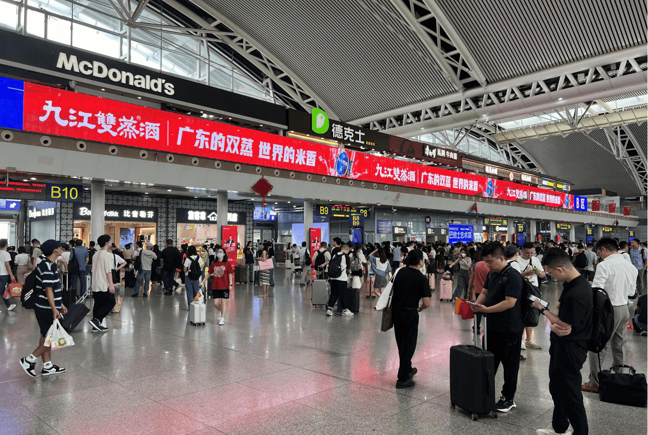 廣州南站候車大廳LED大屏廣告價格收費多少？廣州南高鐵站廣告案例