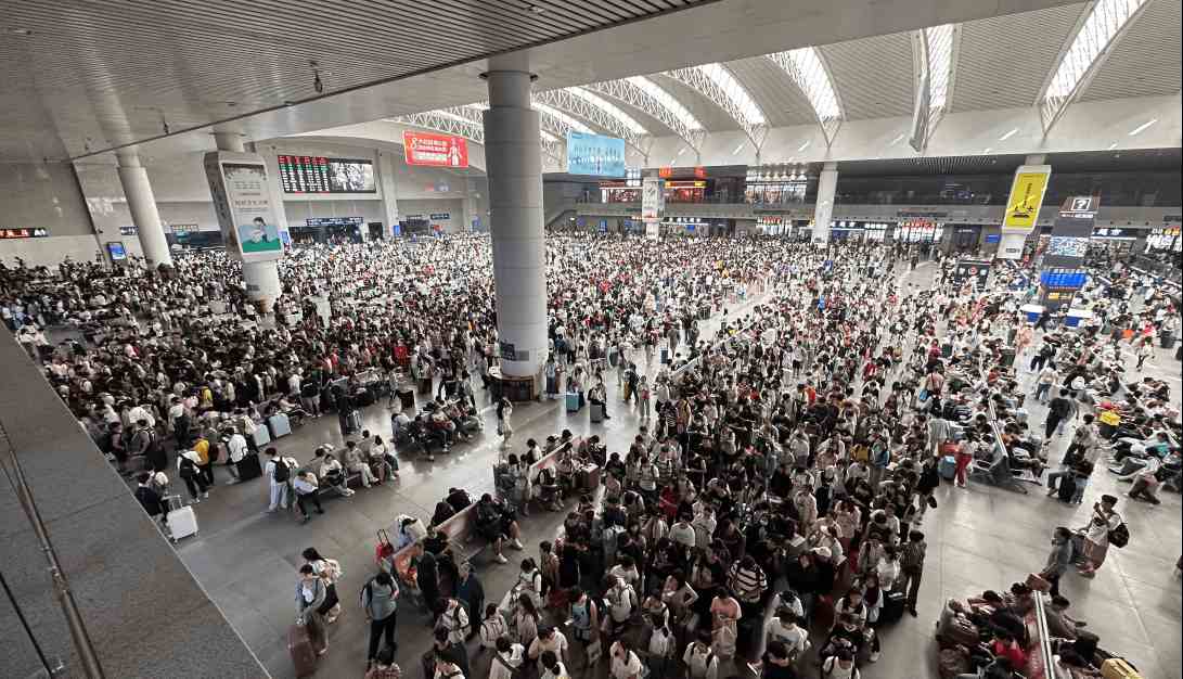 南昌站廣告價格收費標準，南昌火車站春運候車熱門高鐵廣告牌