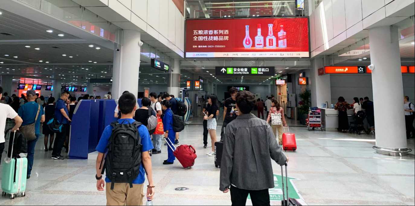 泉州晉江機(jī)場(chǎng)廣告價(jià)格收費(fèi)，泉州機(jī)場(chǎng)春運(yùn)出發(fā)到達(dá)廣告LED大屏