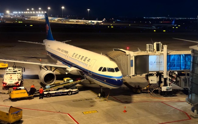 廣州白云機(jī)場廣告價格收費(fèi)，廣州機(jī)場廊橋停機(jī)坪戶外大牌廣告
