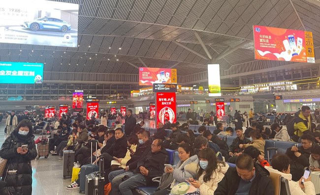 西安北站候車大廳廣告價格，西安北高鐵站最具性價比刷屏機(jī)廣告