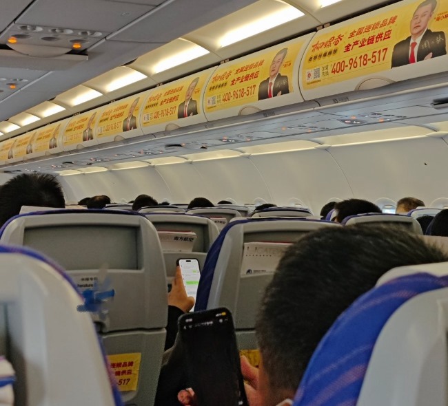 南方航空客艙三件套廣告價格，南航頭枕巾座椅桌板行李架彩貼廣告