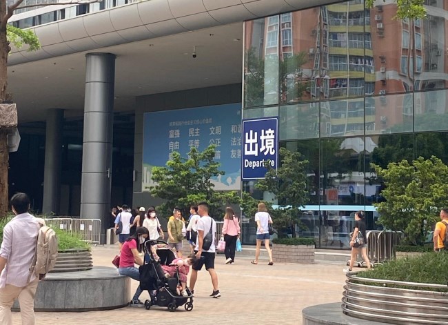 福田口岸廣場出入口戶外廣告牌位置優(yōu)勢，深圳福田口岸廣告價格收費