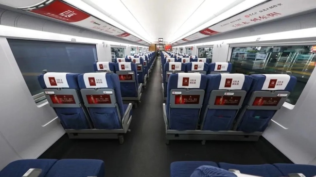 高鐵列車冠名廣告價(jià)格收費(fèi)，高鐵列車內(nèi)車身廣告案例圖