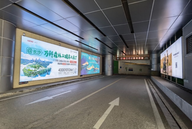 長沙停車場地下車庫燈箱廣告價(jià)格收費(fèi)，長沙商場寫字樓停車場廣告