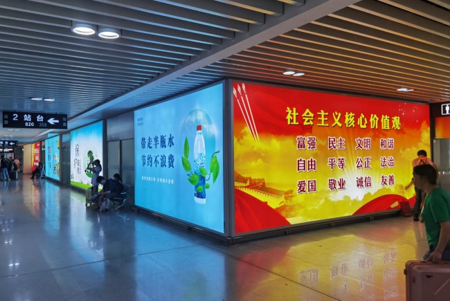 ?義烏站高鐵廣告價格收費，義烏高鐵站燈箱廣告義烏火車站廣告牌