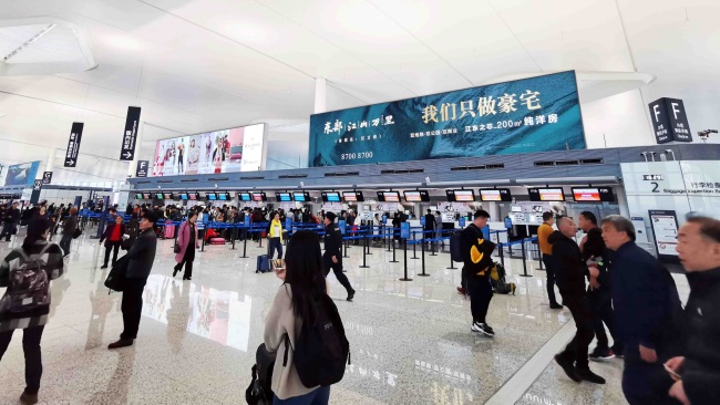 寧波櫟社機場T2航站樓出發(fā)大廳橫牌廣告牌，寧波機場廣告價格收費