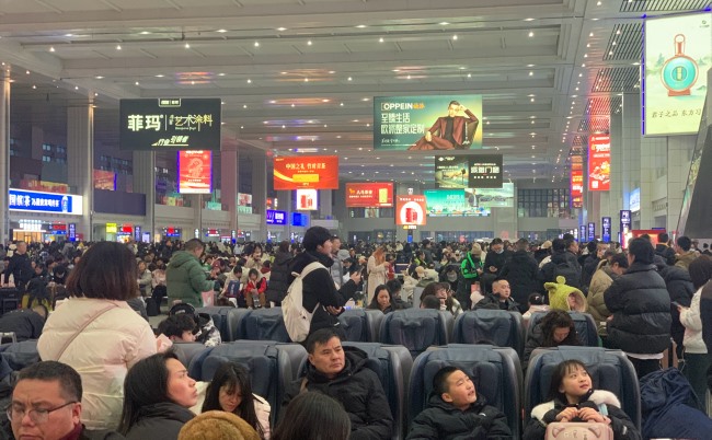 重慶北站候車大廳最大廣告牌位置燈箱廣告，重慶北高鐵站廣告價格
