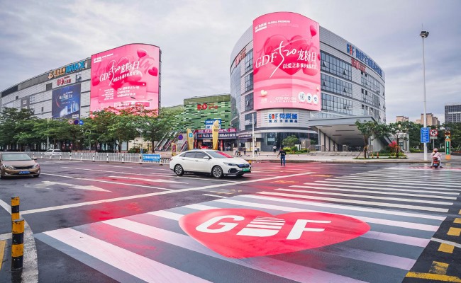 ?？诃偵饺赵聫V場(chǎng)GDF免稅城LED雙屏廣告，?？贚ED大屏廣告價(jià)格收費(fèi)