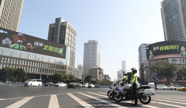 ?長沙芙蓉廣場路口樓頂雙屏LED大屏廣告，長沙戶外LED大屏廣告價格