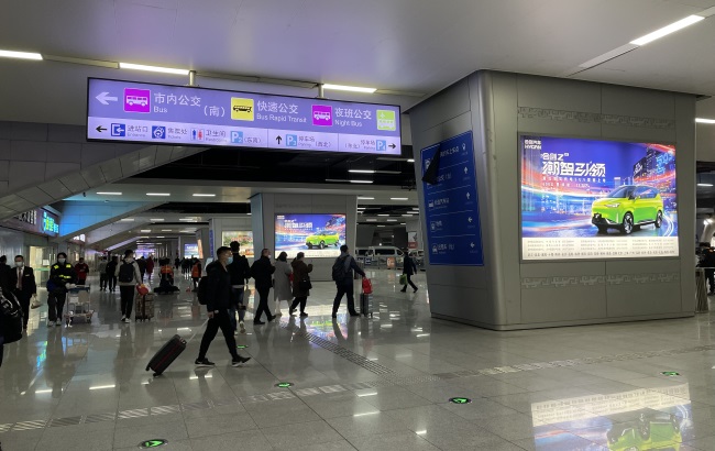 鄭州東高鐵站到達換乘大廳包柱燈箱廣告牌，鄭州東站廣告價格收費