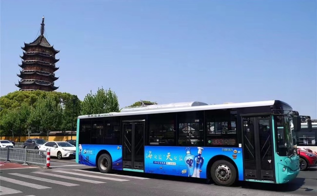 蘇州公交車(chē)巴士車(chē)身貼廣告價(jià)格收費(fèi)，蘇州公交車(chē)外車(chē)身廣告線路優(yōu)勢(shì)