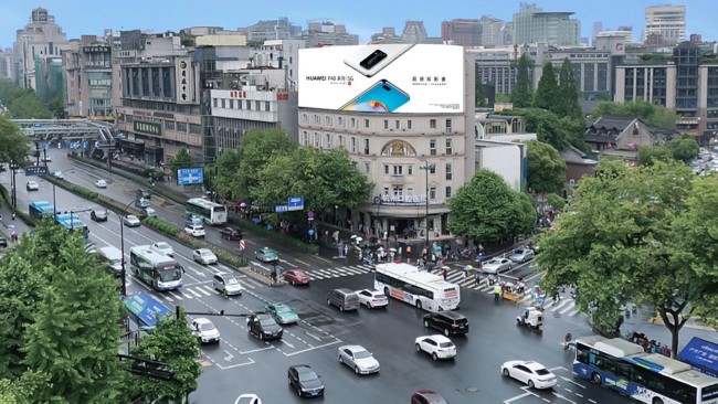 杭州上城區(qū)慶春路樓頂弧面LED大屏廣告價格，杭州戶外LED大屏廣告  ?