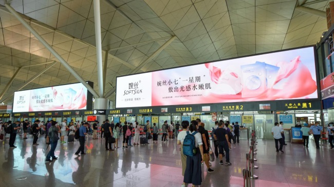沈陽機場航站樓出發(fā)大廳安檢口上方LED大屏廣告，沈陽機場廣告價格