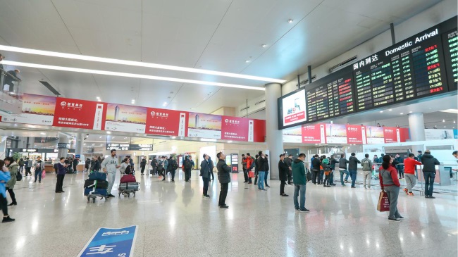 南京祿口機場國內到達空中長廊貼紙廣告牌，南京機場廣告價格收費