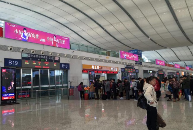 深圳北站候車大廳檢票口燈箱廣告，深圳北高鐵站廣告價(jià)格