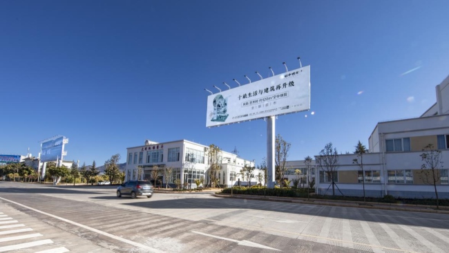 大理機(jī)場(chǎng)航站樓戶外立柱大牌圍擋廣告牌，大理機(jī)場(chǎng)廣告價(jià)格收費(fèi)