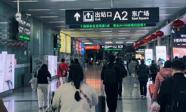 深圳北站到達(dá)出站通道燈箱廣告牌收費，深圳北高鐵站廣告大屏價格