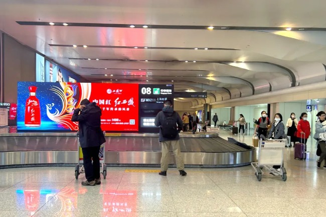 蘭州中川機場到達大廳行李轉(zhuǎn)盤LED大屏，蘭州機場LED大屏廣告價格