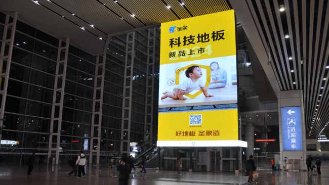 廣州南站進站口直梯玻璃幕墻LED大屏廣告，廣州南站高鐵廣告價格