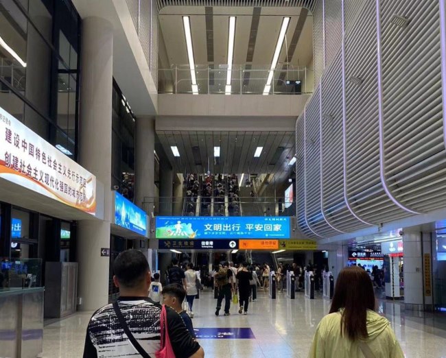 深圳福田口岸一層地鐵接駁出境大廳廣告，深圳福田口岸廣告價格