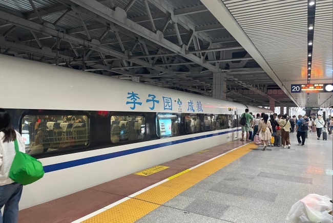 ?高鐵車廂車載廣告快消飲料代言人優(yōu)質(zhì)案例，高鐵列車冠名廣告價(jià)格